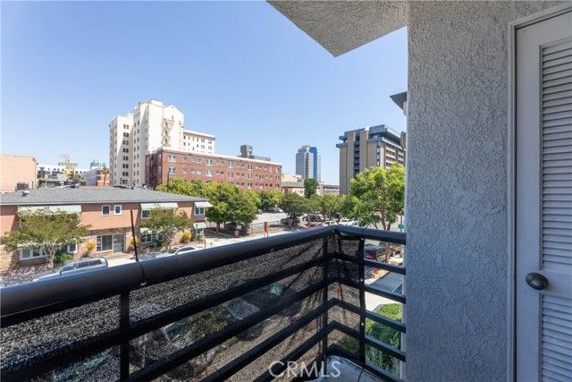 327 Chestnut Avenue 201, Long Beach, CA 90802