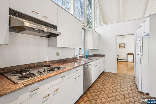 873 Olentangy Road, Franklin Lakes, NJ 07417