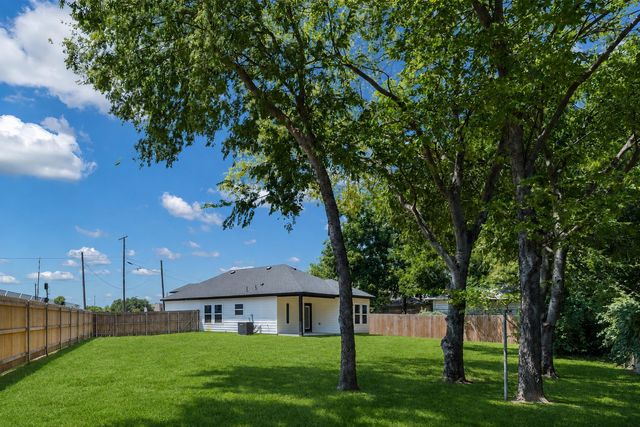 2749 Bethurum Avenue, Dallas, TX 75215