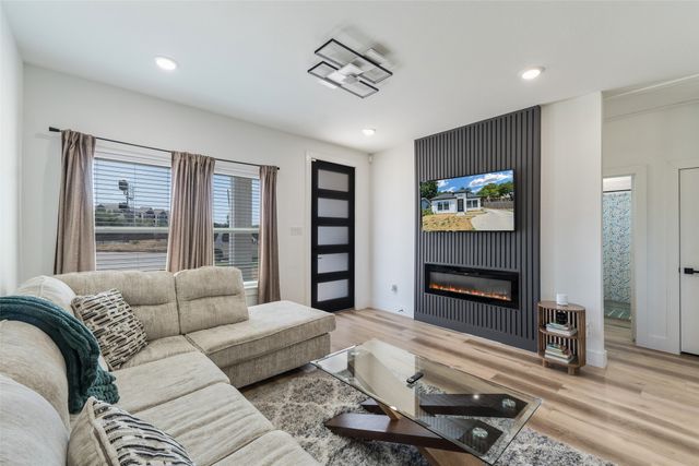 2749 Bethurum Avenue, Dallas, TX 75215