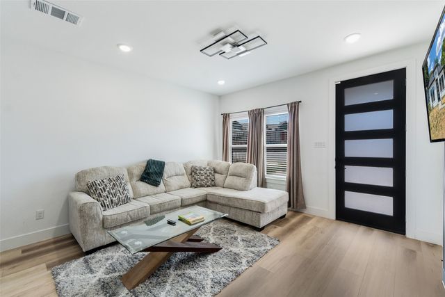 2749 Bethurum Avenue, Dallas, TX 75215