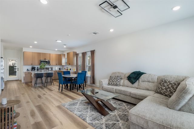 2749 Bethurum Avenue, Dallas, TX 75215