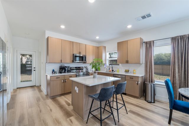 2749 Bethurum Avenue, Dallas, TX 75215