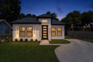 2749 Bethurum Avenue, Dallas, TX 75215