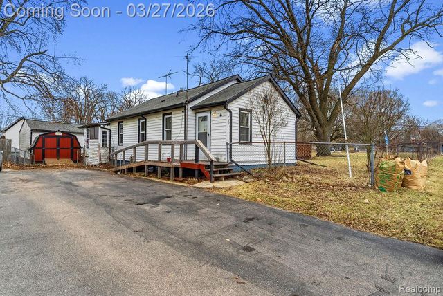 782 Stanley Avenue, Pontiac, MI 48340