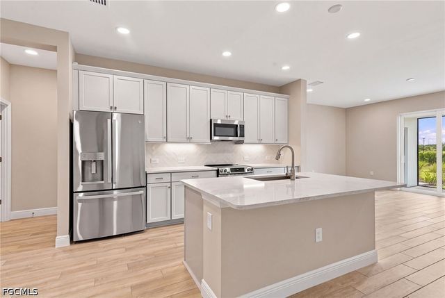 5137 Draco CIR, Naples, FL 34120