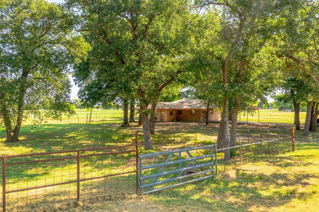 4542 Firemans Lane, Lone Oak, TX 75453