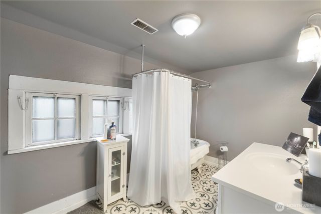 411 7th Street NW, Puyallup, WA 98371