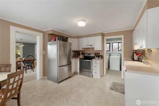 411 7th Street NW, Puyallup, WA 98371