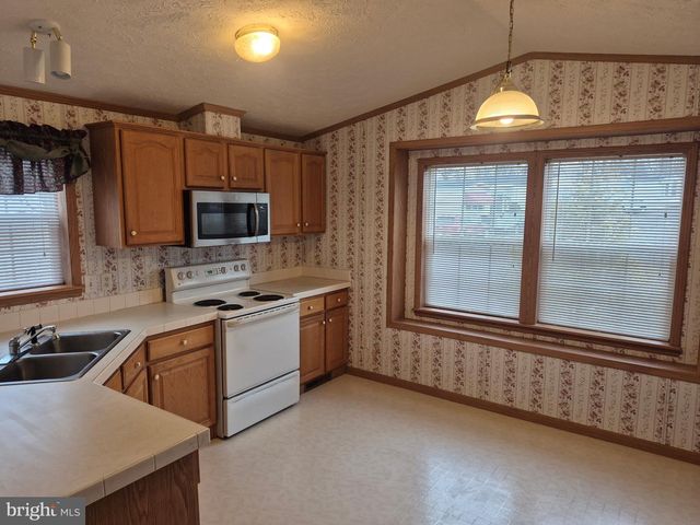 1039 PINE CIR, Telford, PA 18969