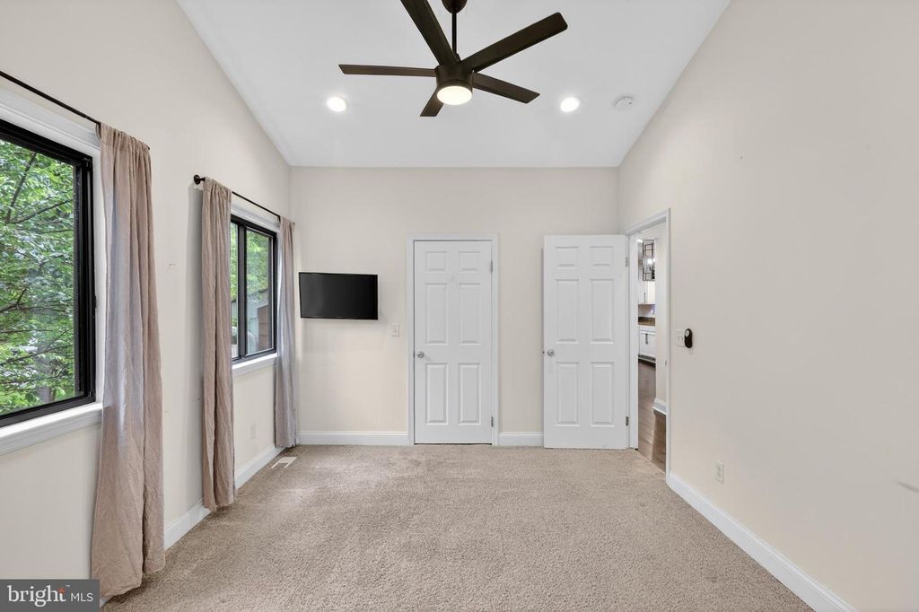 Image 10 of property listing at 5608 BIMINI CT, Churchton, MD 20733