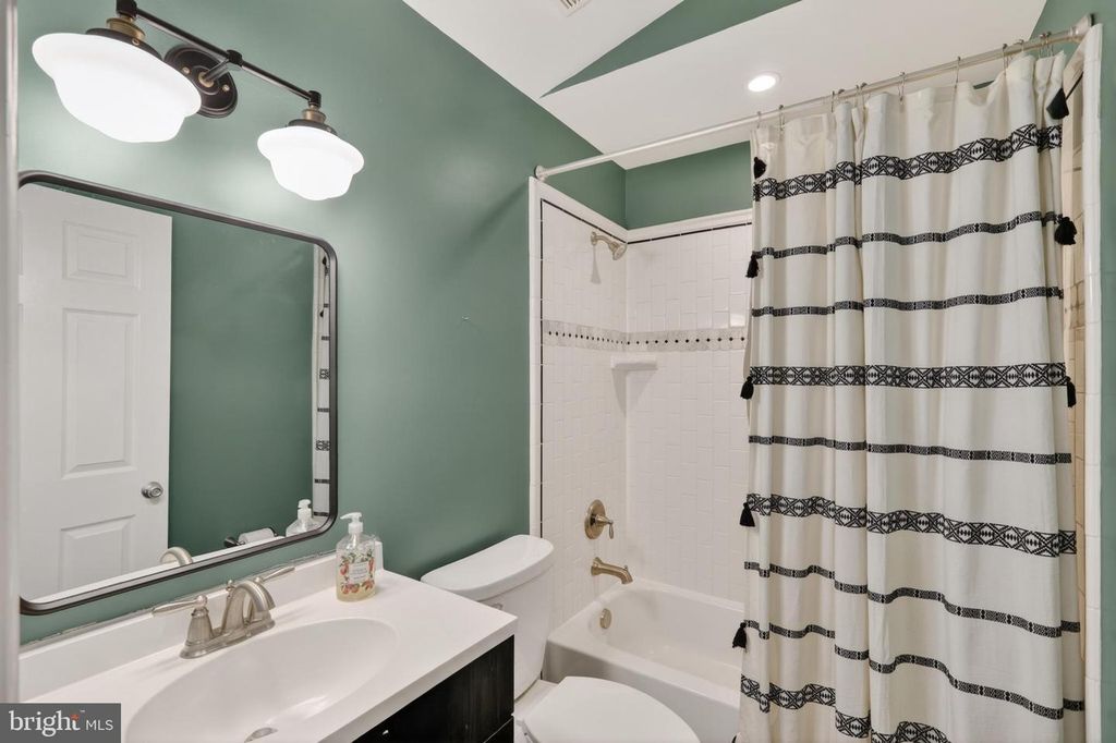 Image 13 of property listing at 5608 BIMINI CT, Churchton, MD 20733