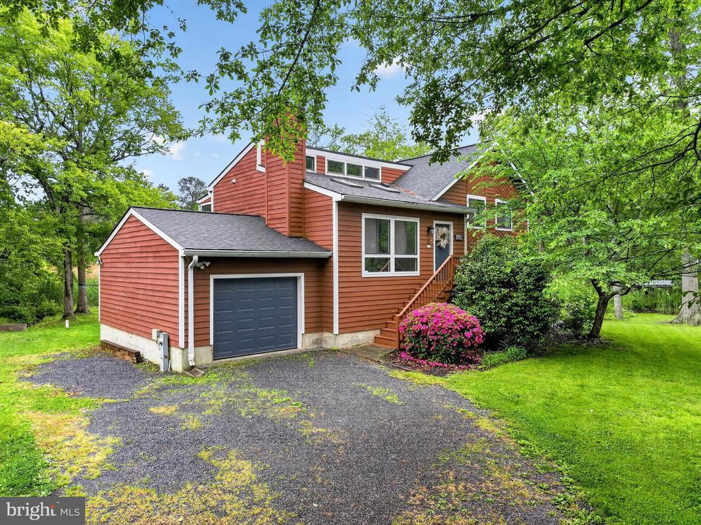 Image 2 of property listing at 5608 BIMINI CT, Churchton, MD 20733