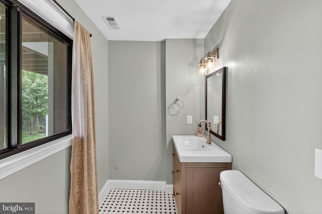 Image 24 of property listing at 5608 BIMINI CT, Churchton, MD 20733