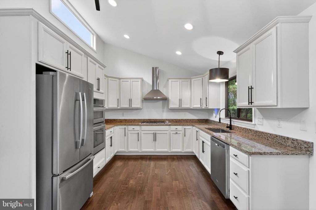 Image 4 of property listing at 5608 BIMINI CT, Churchton, MD 20733
