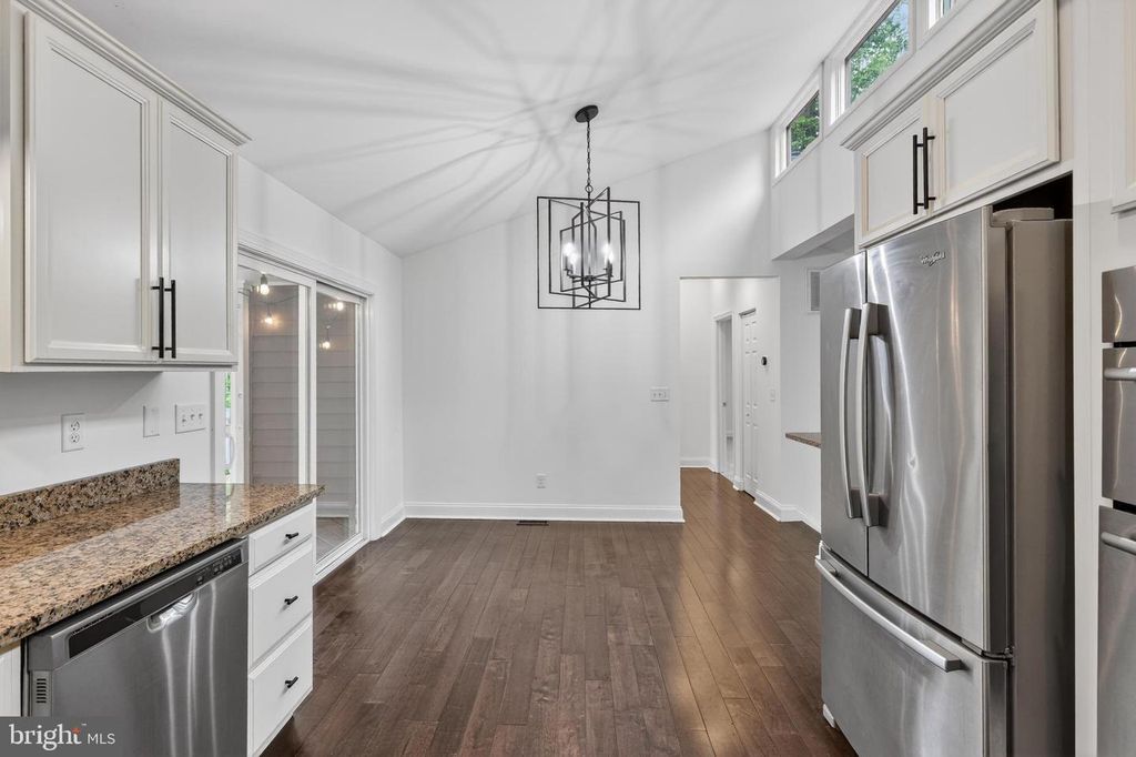 Image 5 of property listing at 5608 BIMINI CT, Churchton, MD 20733