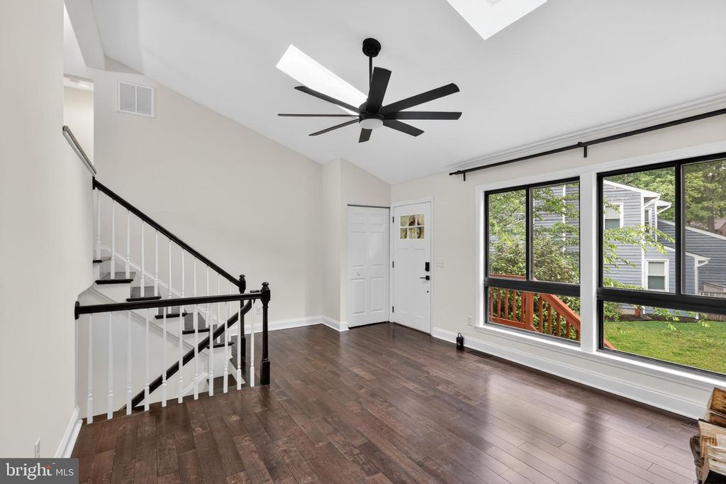 Image 9 of property listing at 5608 BIMINI CT, Churchton, MD 20733
