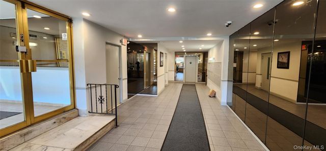 222-89 Braddock Ave 3-D, Bellerose, NY 11428