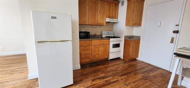 222-89 Braddock Ave 3-D, Bellerose, NY 11428