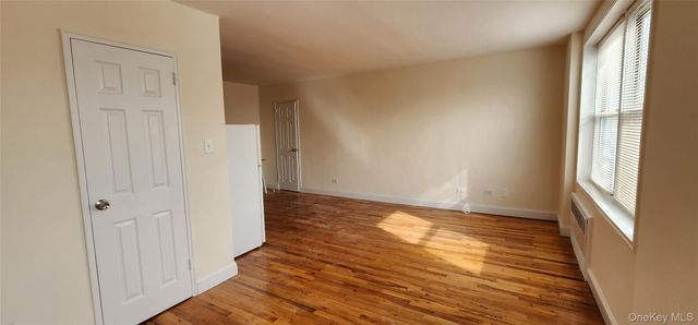 222-89 Braddock Ave 3-D, Bellerose, NY 11428