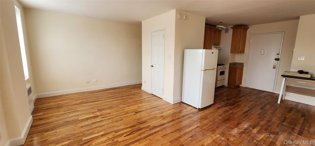 222-89 Braddock Ave 3-D, Bellerose, NY 11428