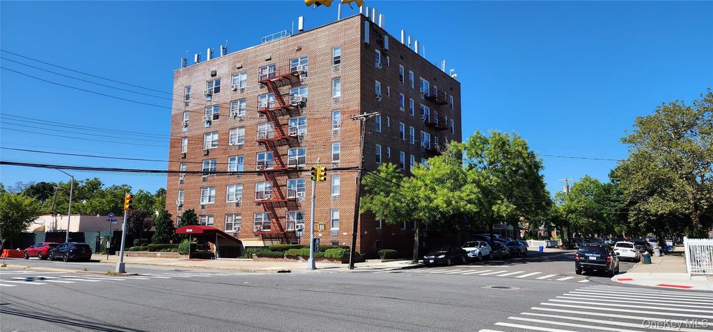 222-89 Braddock Ave 3-D, Bellerose, NY 11428