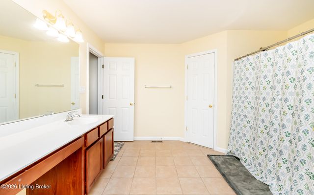 3425 Stony Farm Dr, Louisville, KY 40299
