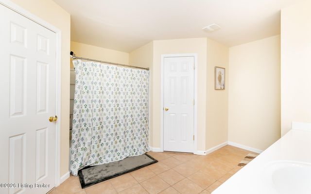 3425 Stony Farm Dr, Louisville, KY 40299