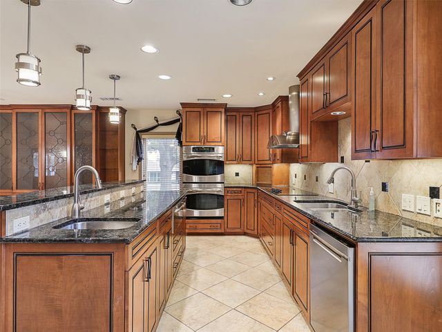 6515 Ridgeview Circle, Dallas, TX 75240