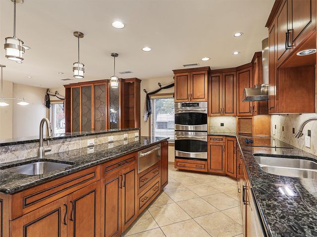 6515 Ridgeview Circle, Dallas, TX 75240