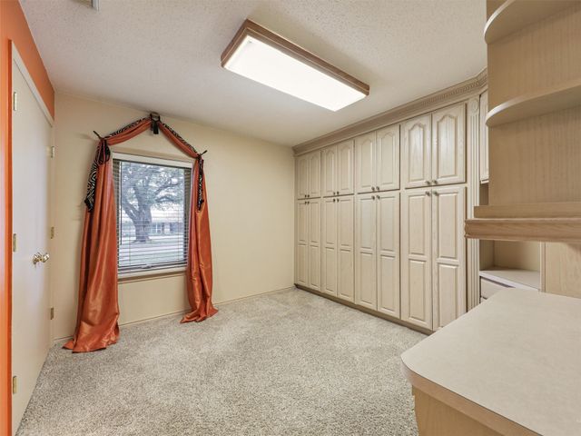 6515 Ridgeview Circle, Dallas, TX 75240