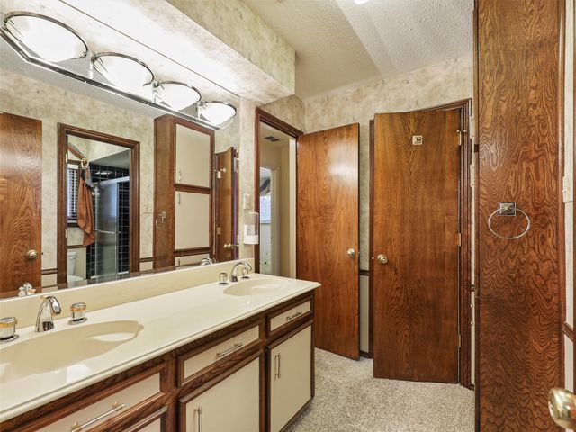 6515 Ridgeview Circle, Dallas, TX 75240