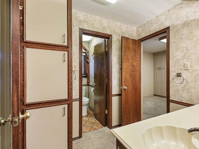 6515 Ridgeview Circle, Dallas, TX 75240