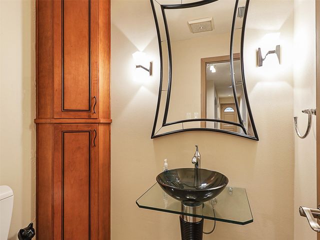 6515 Ridgeview Circle, Dallas, TX 75240