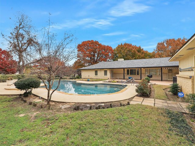 6515 Ridgeview Circle, Dallas, TX 75240