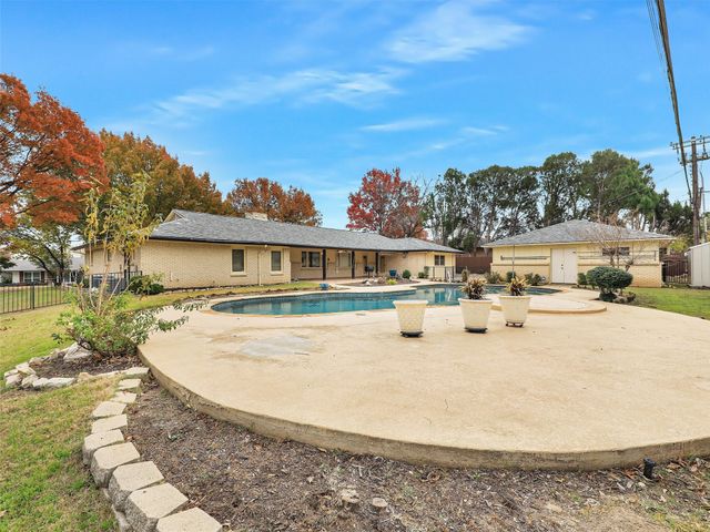 6515 Ridgeview Circle, Dallas, TX 75240