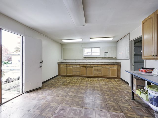 6515 Ridgeview Circle, Dallas, TX 75240