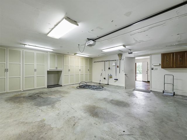 6515 Ridgeview Circle, Dallas, TX 75240