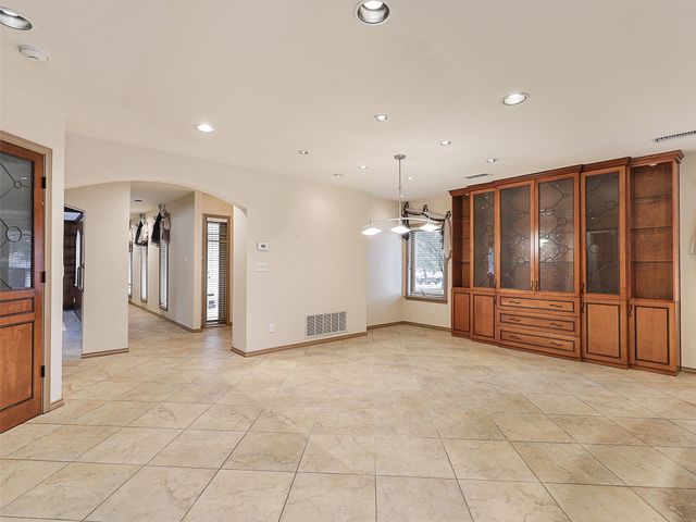 6515 Ridgeview Circle, Dallas, TX 75240