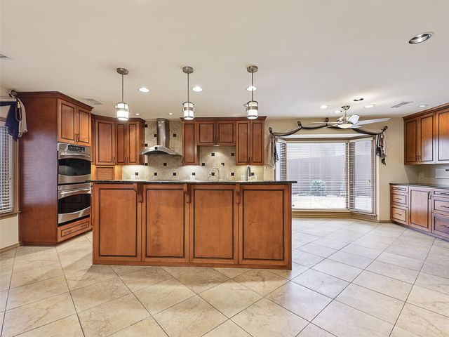 6515 Ridgeview Circle, Dallas, TX 75240