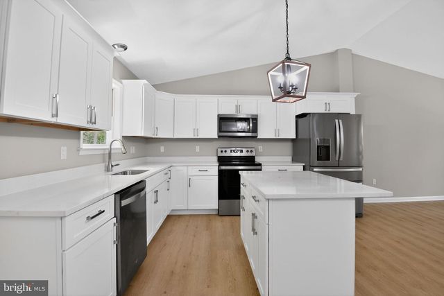 827 GREENE ACRES RD S, Stanardsville, VA 22973