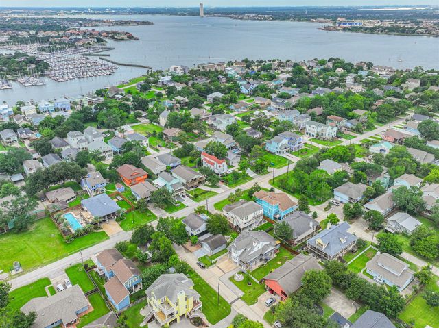 920 Grove Road, Clear Lake Shores, TX 77565