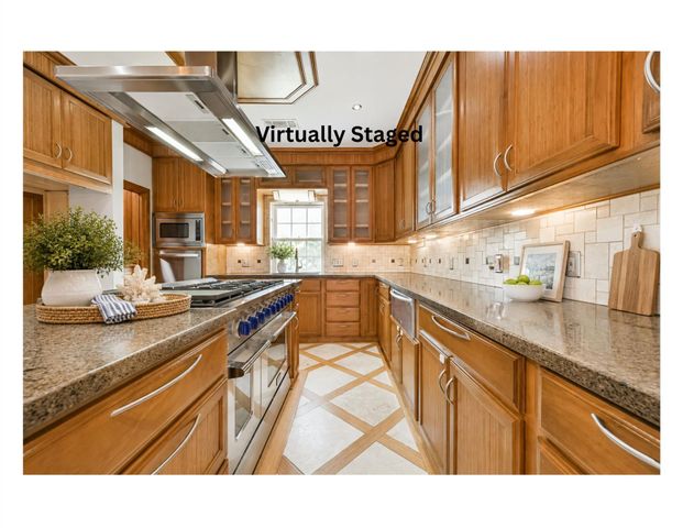 920 Grove Road, Clear Lake Shores, TX 77565