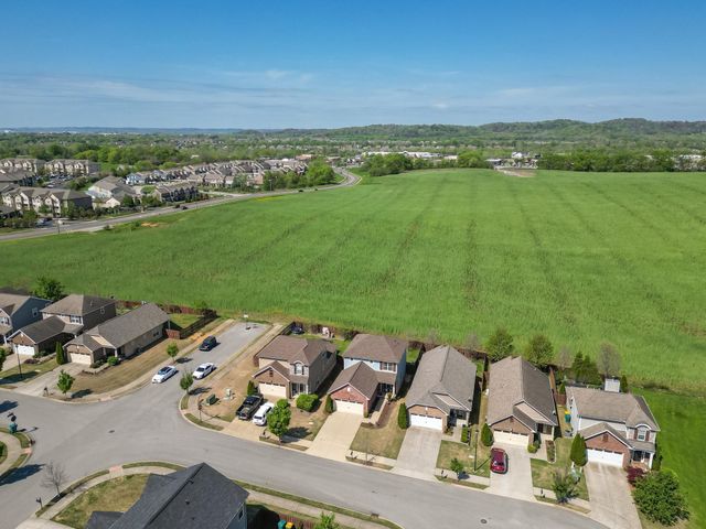 5003 Hemlock Ct, Spring Hill, TN 37174