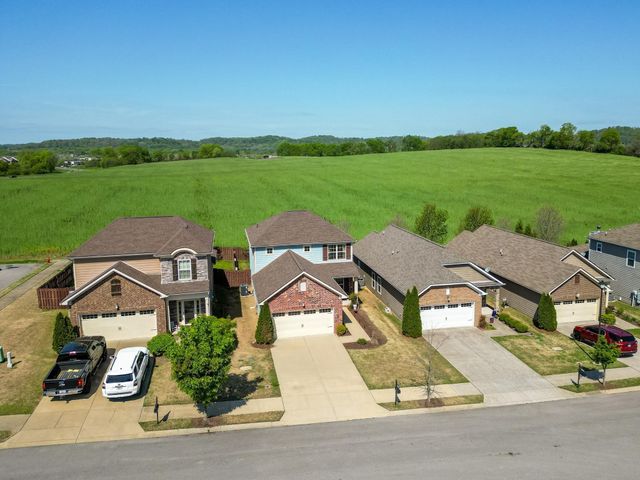 5003 Hemlock Ct, Spring Hill, TN 37174