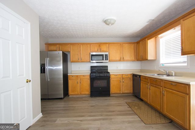 3292 Shady Valley Court, Loganville, GA 30052