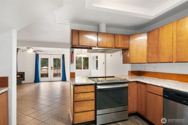 371 E Lakeshore Drive W, Shelton, WA 98584