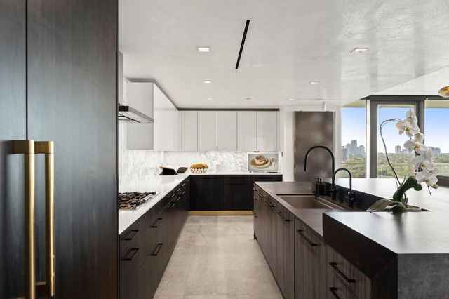 3433 Westheimer Road 1005, Houston, TX 77027