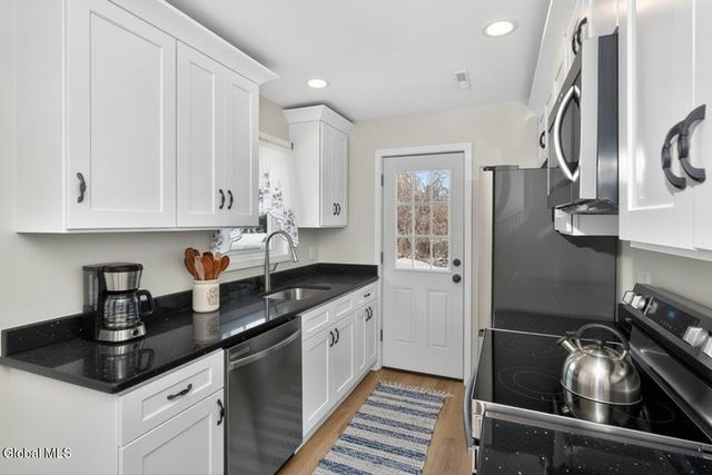 40 Sherwood Drive, Colonie, NY 12110