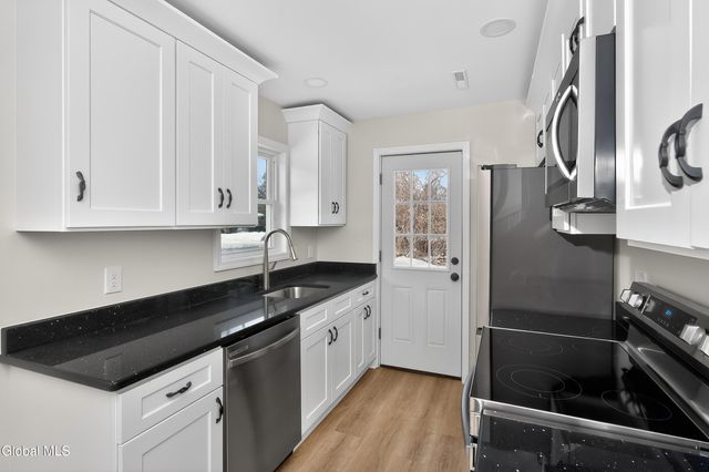 40 Sherwood Drive, Colonie, NY 12110